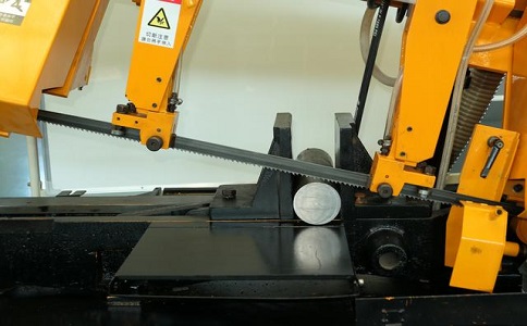 昭平数控带锯床自动送料精度会出现偏差吗？