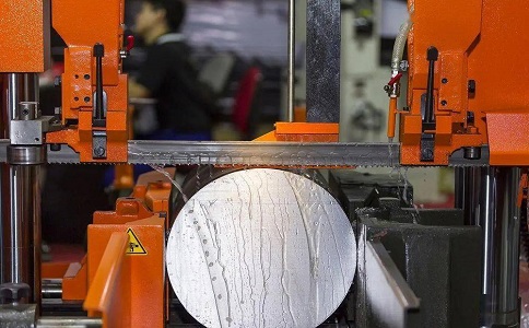 昭平立式金属带锯床切削出现跑带故障解决方法！